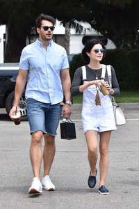 Lucy-Hale-at-Joans-on-Third-for-lunch--05.jpg