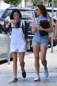 Lucy-Hale-at-Joans-on-Third-for-lunch--17.jpg