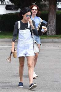 Lucy-Hale-at-Joans-on-Third-for-lunch--19.jpg