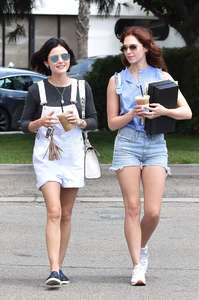 Lucy-Hale-at-Joans-on-Third-for-lunch--20.jpg