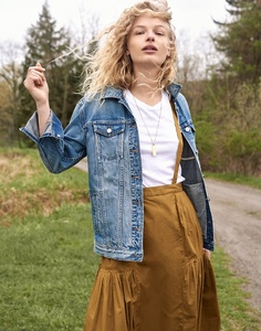 Madewell-Denim-Looks-August-2017-Lookbook10.thumb.jpg.b2a56a12c3cbd7d65c54055e169213e8.jpg