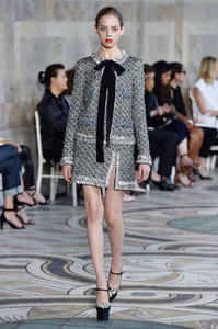 Mariana-Zaragoza-Giambattista-Valli.jpg