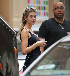 Megan-Blake-Irwin-out-in-New-York-City--02.thumb.jpg.23e8022822887c06c21245255e46e9ac.jpg