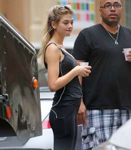 Megan-Blake-Irwin-out-in-New-York-City--04.thumb.jpg.728d72ed5697f970af39760b34ca525a.jpg