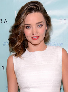 Miranda-Kerr-Kora-Organics-07-1499800749.thumb.jpg.e891ff2f1106a76aca5add2f1cf6997f.jpg