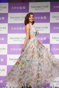 MirandaKerrTakanoYuri-3.thumb.jpg.1904e8217be82f95798b9c64ba6616a8.jpg