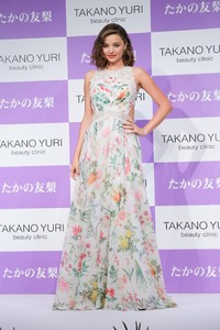 MirandaKerrTakanoYuri-5.thumb.jpg.3dae8ebd184b3bfde805455f07660611.jpg