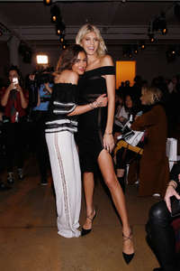 Olivia-Culpo--Jonathan-Simkhai-2016-Fashion-Show--01.thumb.jpg.9b432bfbdc3f1a304237a6d42d370734.jpg