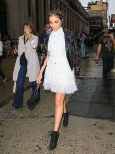Olivia-Culpo--Marchesa-SS-2017-Fashion-Show--04.jpg