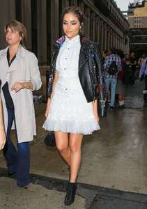 Olivia-Culpo--Marchesa-SS-2017-Fashion-Show--08.jpg