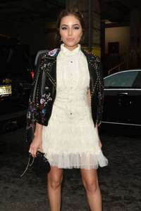 Olivia-Culpo--Marchesa-SS-2017-Fashion-Show--09.jpg