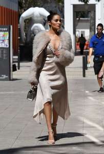 Olivia-Culpo-out-in-Miami--02.jpg