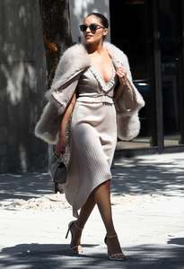 Olivia-Culpo-out-in-Miami--03.jpg