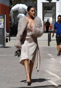 Olivia-Culpo-out-in-Miami--07.jpg