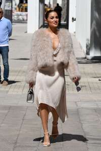 Olivia-Culpo-out-in-Miami--22.jpg