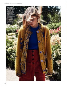 PAIGE-REIFLER-VOGUE-SPAIN_Page_4.thumb.jpg.099c1ce5f4feab6ebbf5251cb57480ec.jpg