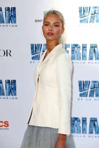 Pauline-Hoarau-and-Pauline-Hoarau--Valerian-And-The-City-Of-A-Thousand-Planets-Premiere--29.jpg