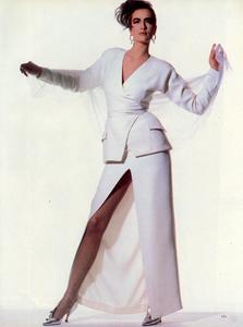 Penn_Vogue_US_January_1986_10.thumb.jpg.2d8f12f192687574a69f14a1806b1f8f.jpg