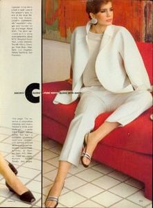 Piel_Vogue_US_April_1982_04.thumb.jpg.bb04fcb41886f6e744a53c2b9227d7d8.jpg