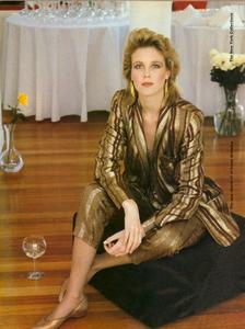 Piel_Vogue_US_February_1982_06.thumb.jpg.dbd52985b2e388051806e62e6bac6ca8.jpg