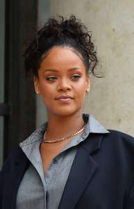 Rihanna-with-Brigitte-Macron-at-the-Elysee-Palace--01.jpg
