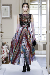 Schiaparelli-Couture-FW17-Paris-1369-1499078308-bigthumb.jpg