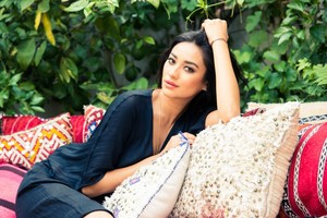 Shay_Mitchell-103-728x486.thumb.jpg.07b5b913c604dfd10ba7ec7523075dc9.jpg