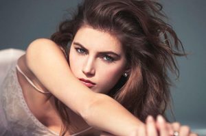 Valery-Kaufman-by-David-Bellemere-for-Vogue-Mexico-July-2017-9-760x506.thumb.jpg.91bcb9fa3394e4f617ef6d259c96e7ba.jpg