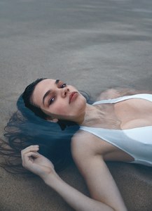 Vogue-Arabia-August-2017-Caitie-Greene-by-Lukasz-Pukowiec-1-2.thumb.jpg.29652d37fdcf30fbf31ba958082c5104.jpg