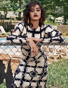 Vogue-Arabia-July-2017-Alanna-Arrington-Michael-Schwartz-3.thumb.jpg.82db967b0e6de3262264c7953fa2b716.jpg