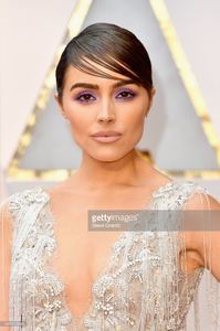 actor-olivia-culpo-unveils-a-oneofakind-marchesa-for-stella-artois-picture-id645619808.jpg