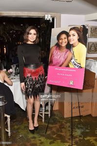 actress-olivia-culpo-attends-givingtuesdayshoedazzle-hosted-by-olivia-picture-id500525642.jpg