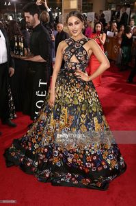 actress-olivia-culpo-attends-the-74th-annual-golden-globe-awards-at-picture-id631241596.jpg