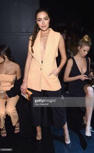 actress-olivia-culpo-attends-the-cushnie-et-ochs-fashion-show-during-picture-id634594880.jpg