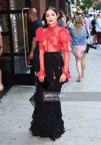 actress-olivia-culpo-is-seen-in-walking-in-soho-on-june-20-2017-in-picture-id699146864.jpg
