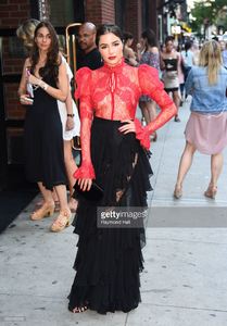 actress-olivia-culpo-is-seen-in-walking-in-soho-on-june-20-2017-in-picture-id699146918.jpg