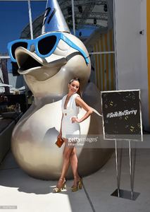 actress-olivia-culpo-poses-in-front-of-a-duck-statue-during-the-sobe-picture-id599738200.jpg