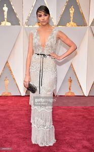 actress-olivia-culpo-unveils-a-oneofakind-marchesa-for-stella-artois-picture-id645619914.jpg