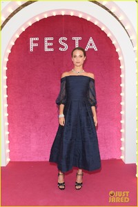 alicia-vikander-makes-stunning-appearance-at-bulgaris-festa-01.thumb.JPG.843cadca439cdfbd84728d2e9a103131.JPG