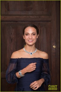 alicia-vikander-makes-stunning-appearance-at-bulgaris-festa-02.thumb.jpg.36e40f837be8a7fc1d87e017d9253388.jpg