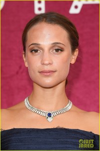 alicia-vikander-makes-stunning-appearance-at-bulgaris-festa-06.thumb.JPG.d9208432689f5a594493ec0cf56f213b.JPG