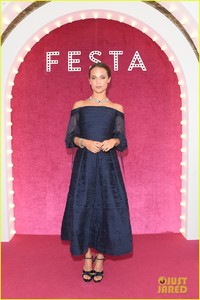 alicia-vikander-makes-stunning-appearance-at-bulgaris-festa-08.thumb.JPG.697b467191c4f32b24e323ab1aa20838.JPG