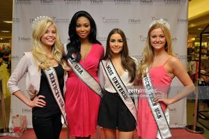 allie-leggett-nana-meriwether-olivia-culpo-and-gracie-sapp-attends-picture-id167106732.jpg