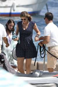 ana-beatriz-barros-in-mykonos-for-her-first-wedding-anniversary-290617_1.jpg