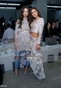 arielle-noa-charnas-and-olivia-culpo-attend-zimmermann-fashion-show-picture-id635122684.jpg
