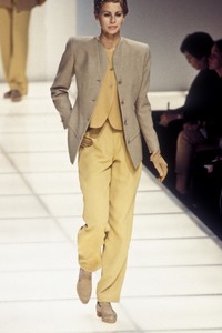 armani-fw-1993-2.thumb.jpg.d0c1920d214a2afb547aa64fc79410e8.jpg