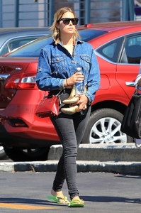 ashley-benson-leaving-a-nail-salon-in-studio-city-72517-31.jpg