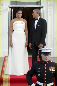 barack-michelle-obama-get-glam-for-state-dinner-02.jpg