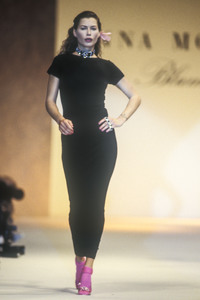 blumarine-ss-1995-8.thumb.JPEG.200c2c123c7cff36c693161c63c02d7c.JPEG