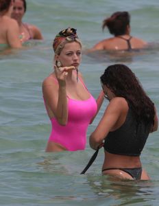 caroline-vreeland-in-a-pink-one-piece-swimsuit-miami-beach-07-22-2017-2.jpg